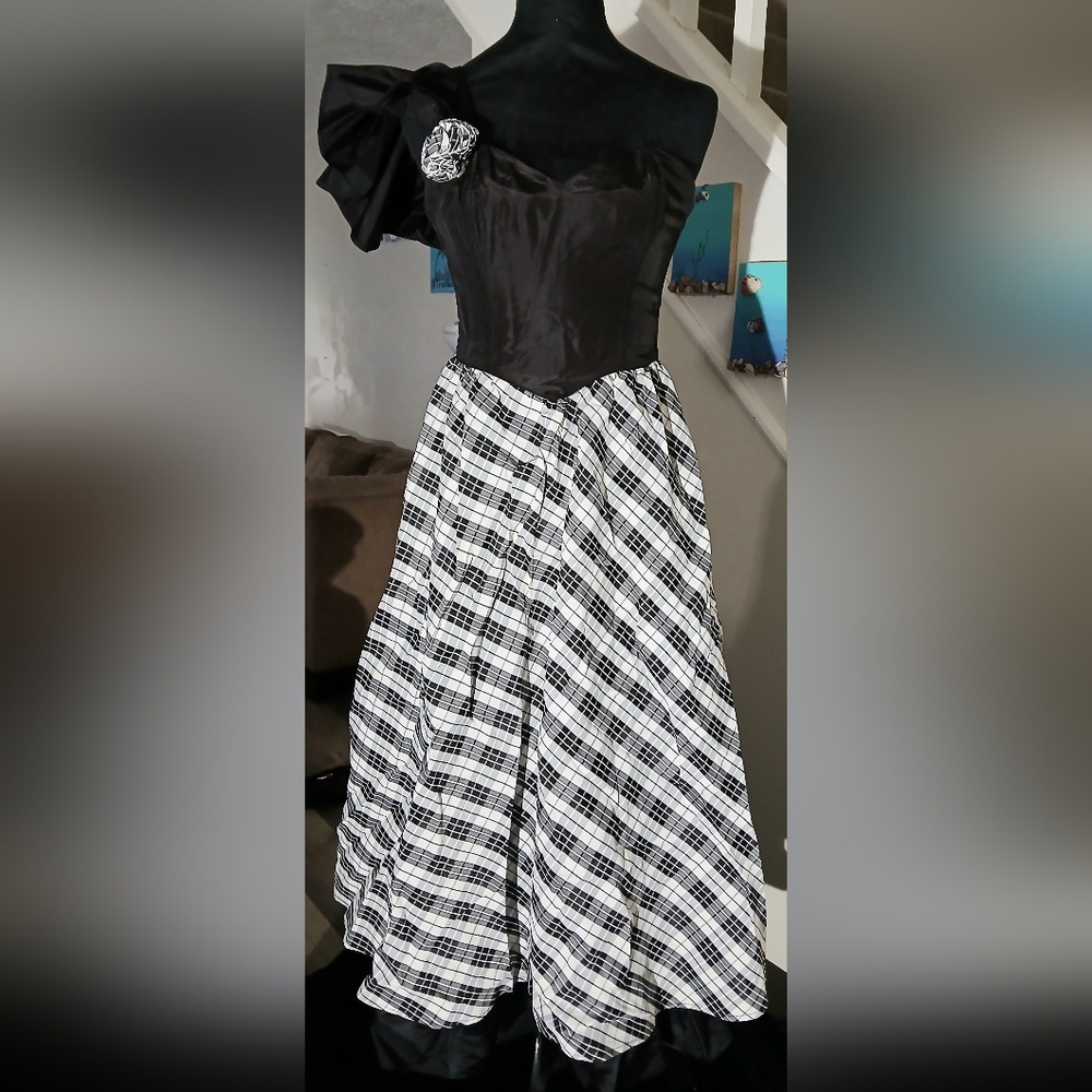 Gunne Sax Black and White Prom Dress Editioral Dress
